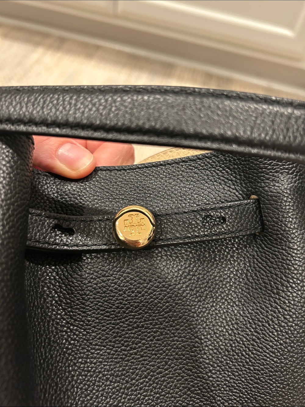 Tory Burch Black Pebbled Leather Shoulder Bag with Gold Hardware - Picture 11 of 11